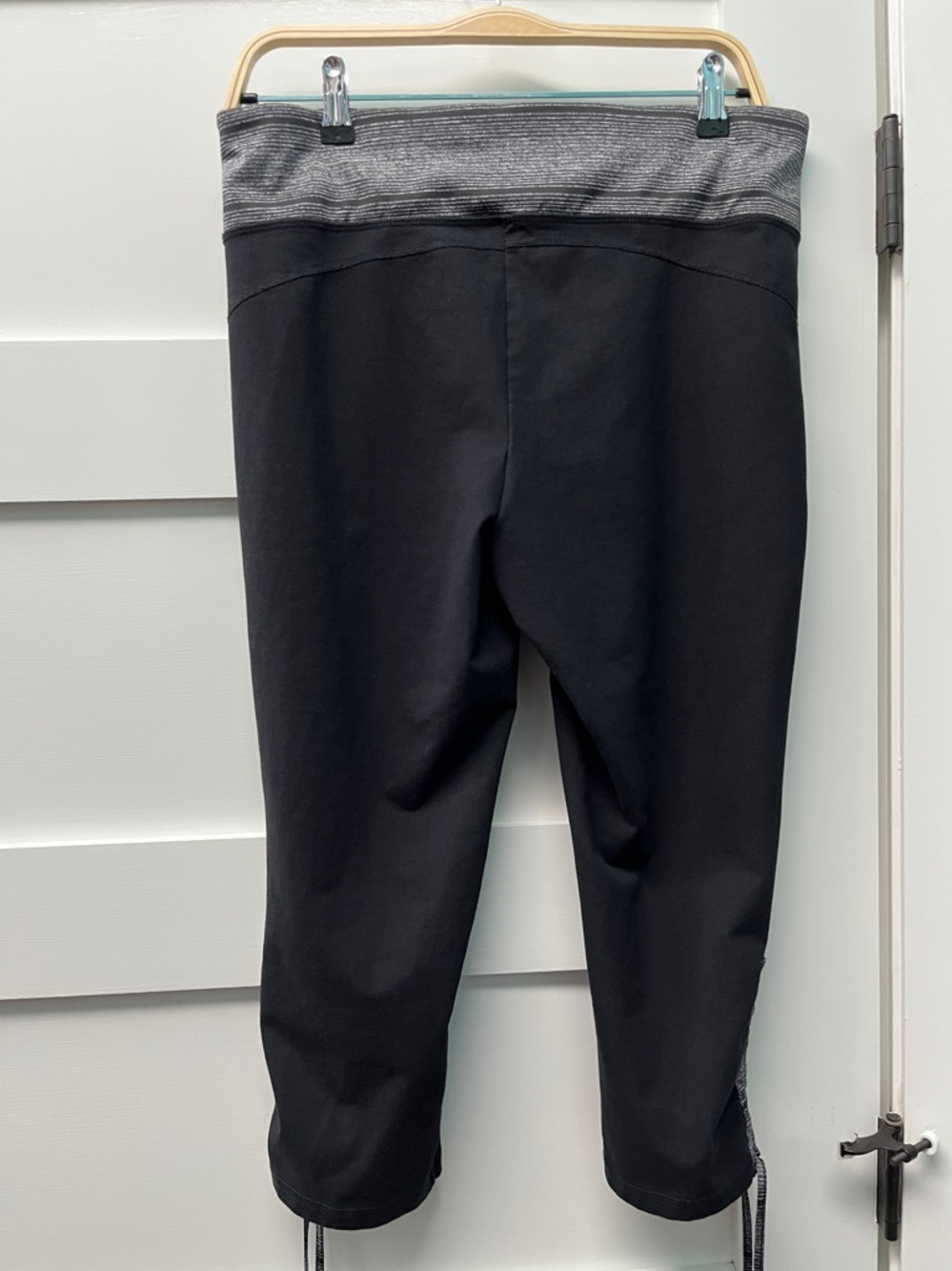 Made For Life Black & Gray Active Set Top & Capri Pants Size Large - Picture 10 of 10